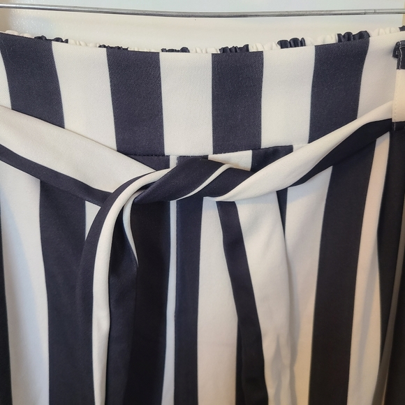 Boohoo Striped Culotte Dress Pants Black and White Plus Size 20 - Picture 3 of 9